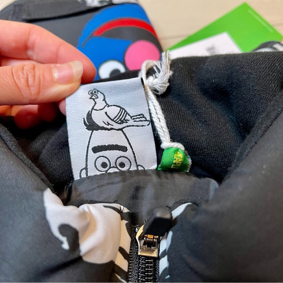 💙 NWT Staple Pigeon Sesame Street Crew puffer Jacket Unisex - Picture 12 of 12